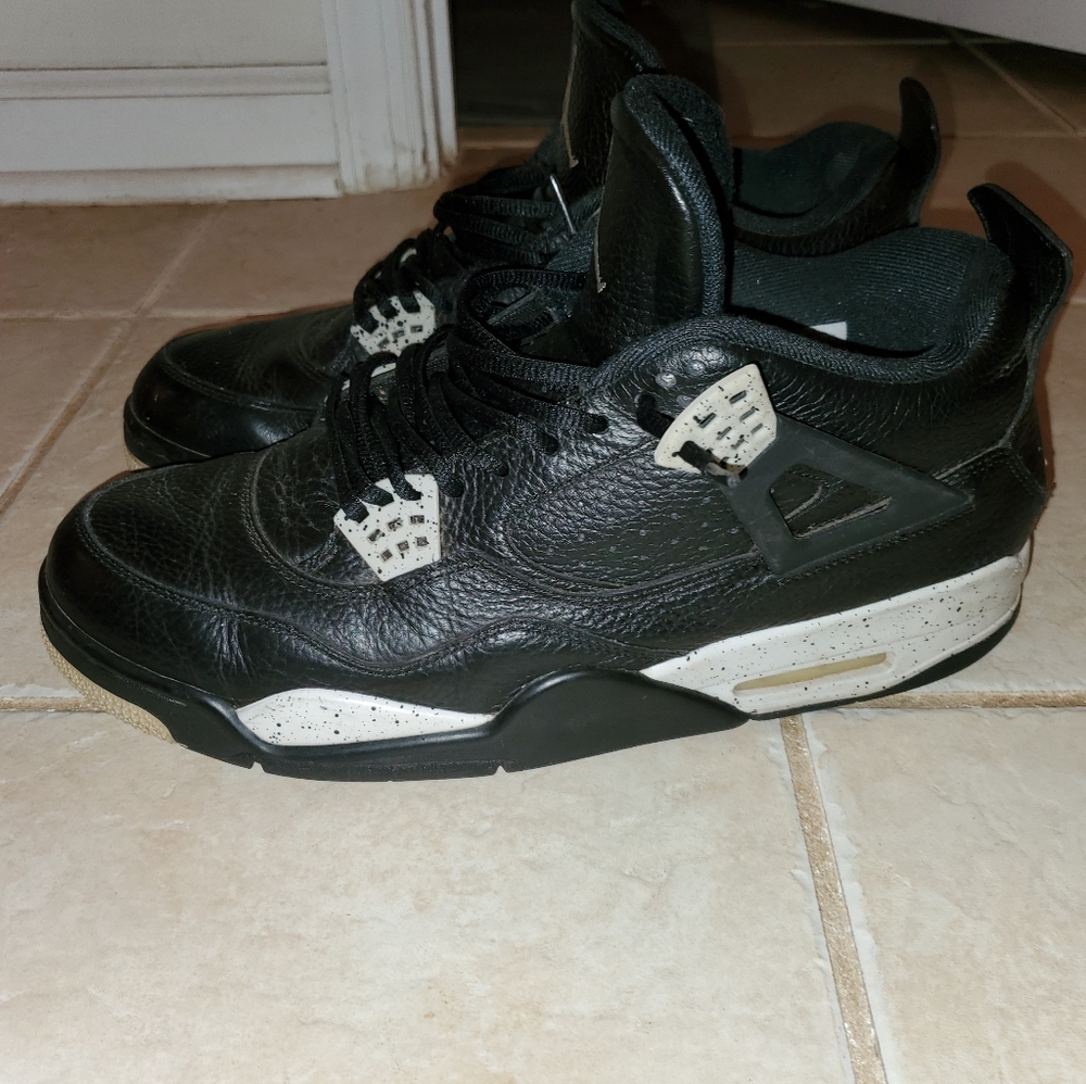 Size 13 Mens Jordan's 4 retro oreo